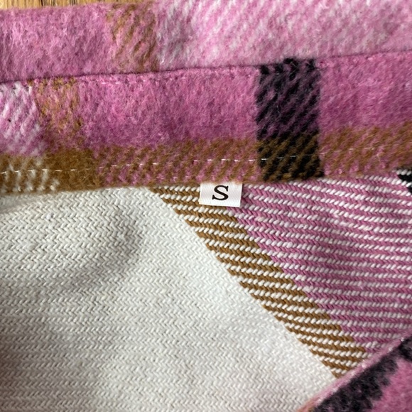 Women’s Shacket - Picture 2 of 3